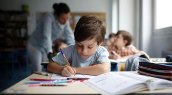 İsveç eğitimde dijitali terk ediyor, kağıt kaleme geri dönüyor