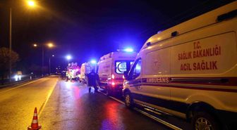 Kazada yaralanan kardeşi ile aynı ambulansa binmek isteyen yaralı ekiplere zor anlar yaşattı