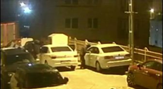 Lüks otomobillerden 'Hayalet ekran' çalan 2 şüpheli yakalandı