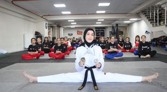 Salondaki çocukları izleyip tekvandoya başlayan işitme engelli Fatma'nın hedefi Avrupa şampiyonluğu