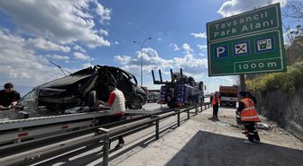 Yön levhasına çarpan otomobilin sürücü yaralandı