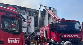 Ankara'da boya fabrikasında yangın