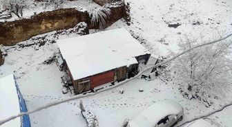 Demirözü'nde nisan sürprizi: İlçe beyaza büründü