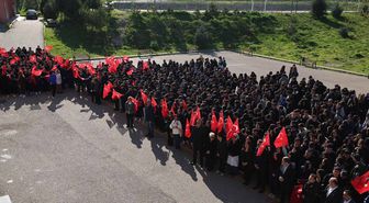 Eğitim-Bir-Sen Genel Başkanı Yalçın: 'Öğretmen bayraktır, eğitimin bayraktarıdır'