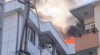 Esenyurt'ta 5 Katlı Binanın Çatısında Yangın Çıktı