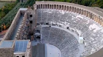 Fiziksel engelli bireyler Aspendos Antik Tiyatrosu'nu VR gözlükleri ile sanal ortamda gezdi