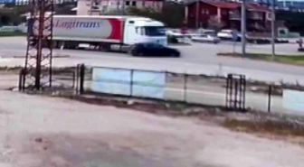 Tırın otomobili önüne katıp sürüklediği kaza kamerada