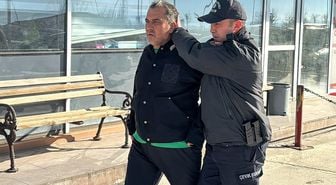 Gözaltına alınan belediye başkanı adliyeye böyle götürüldü