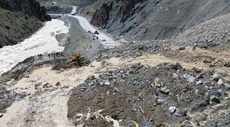 Hakkari-Van Kara Yolunda Heyelan Nedeniyle Ulaşım Durdu