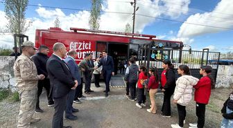 Iğdır'ın Cennetabat köyünde gezici kütüphane öğrencilerle buluştu