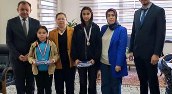 Kaymakam Doğru, başarılı öğrencileri makamında ağırladı