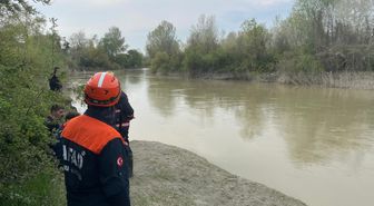 Sakarya Nehri'ne düşen çocuk için arama çalışması başlatıldı