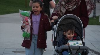 DÜZCE Belediyesi Çocuklara Oyuncak Dağıttı
