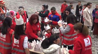 Kızılay'dan 23 Nisan öncesi çocuklara oyuncak sürprizi