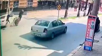 Otomobil ile motosiklet çarpıştı, 1 kişi yaralandı: O anlar kamerada