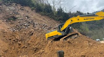 Rize'de Heyelan Anında Operatör Saniyelerle Kurtuldu