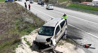 Aksaray'da 3 araç çarpıştı: 1'i ağır 7 yaralı