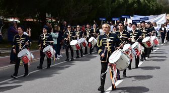 Alaçatı Ot Festivali'nde renkli kortej