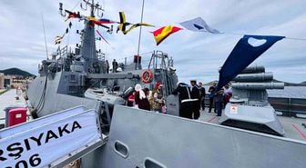 Bodrum'da askeri gemi kapısını çocuklara açtı