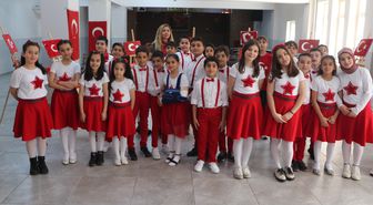 Öğrenciler Atık Malzemelerden Türk Bayrakları Tasarladı