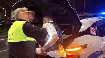 Ceza yiyen alkollü sürücü ekiplere önce 'teşekkür' etti, sonra zorluk çıkardı