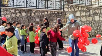 Çocuklar 23 Nisan'ı geleneksel oyunlarla kutladı