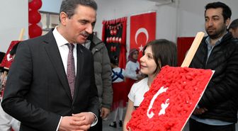 Çocuklardan anlamlı 'bayrak' vurgulu çalışma