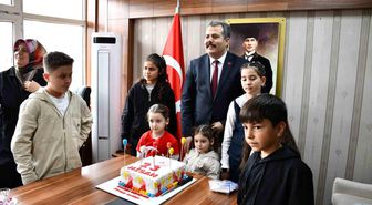 Kaymakamlıktan 23 Nisan'da doğan çocuklar için jest