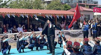 Miniklerden büyük mesaj: 'Savaşlar Dursun, Dünya Çocuklara Kalsın'
