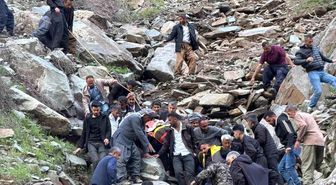 Pancar toplamaya gitti, kayalıklardan düşerek yaralandı