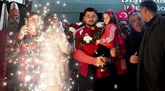 Rekortmen milli güreşçi Rıza Kayaalp'e başkentte coşkulu karşılama