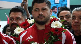 Rıza Kayaalp ve Güreş Milli Takımı yurda döndü