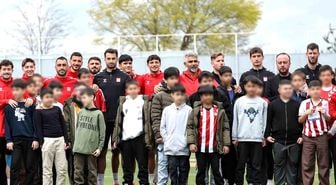 Sivasspor'dan çocuklara 23 Nisan etkinliği