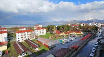 Tatvan'da gökkuşağı görsel şölen sundu