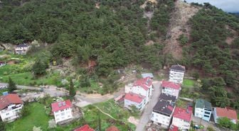 Tokat'ta toprak kayması sonrası tahliye edilen bölge dronla görüntülendi