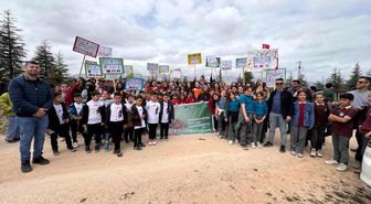 15 okuldan 230 öğrenci 115 fidanı toprakla buluşturdu