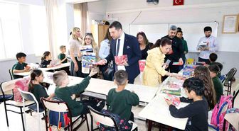 Adana'da çocuklar unutulmadı
