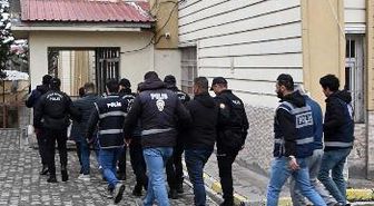 Ardahan merkezli 5 ilde 'rüşvet ve görevi kötüye kullanma' operasyonu: 7 kişi tutuklandı