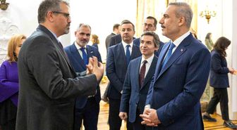 Bakan Fidan, Birleşik Krallık'ta yaşayan Türk vatandaşlarıyla bir araya geldi