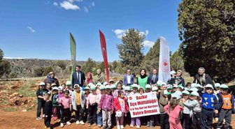 Bozkır'da minik öğrencilerden fidan dikme etkinliği