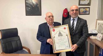 Cami yaptıran hayırsever iş insanlarına takdir belgesi takdim edildi