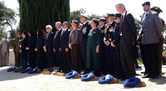Çanakkale Kara Savaşları'nın yıl dönümünde Fransız ve İngiliz anıtlarında tören düzenlendi