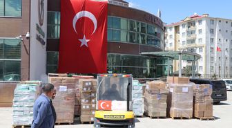 İran'a 6 yardım TIR'ı daha gönderildi