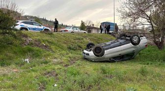 İzinsiz aldığı otomobille kaza yaptılar: 2 yaralı