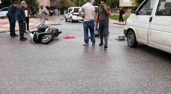 Manavgat'ta kamyonetle çarpışan motosikletin sürücüsü yaralandı