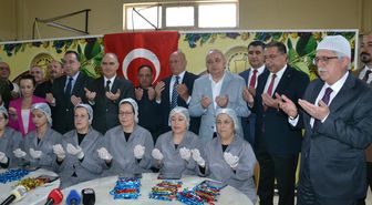 Manisa'da saçılacak 10 ton mesir macunu için dua edildi
