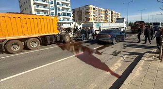Mardin'de kamyon ile tır çarpıştı: 1 yaralı
