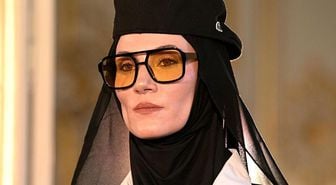 Paris'te bir ilk: Muhafazakar moda haftasında sokak giyimi görücüye çıktı