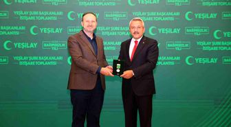 Rize Valisi Baydaş'a Yeşilay'dan 'Bağımsızlık Neferleri Üstün Hizmet Madalyası'