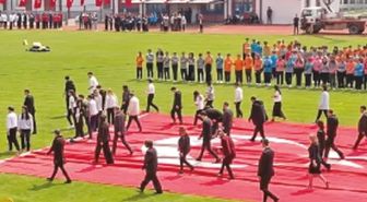 23 Nisan'da yere serilen Türk bayrağı görüntüsü olay oldu! Cumhurbaşkanlığı'ndan açıklama var
